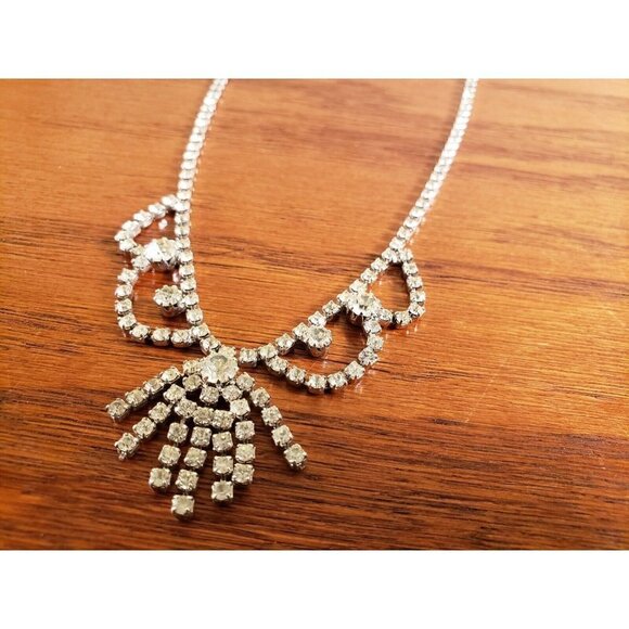 Vintage Rhinestone Necklace Clear Stones Round Waterfall Style 15 inch - Picture 4 of 5